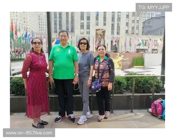 美加墨世界杯草皮养护团队进驻，植入传感器监测根系健康