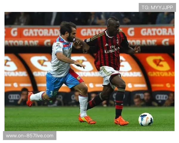 西汉姆联3-1桑德兰,主场连胜逼近欧战区 西汉姆联3-1桑德兰,主场连胜逼近欧战区