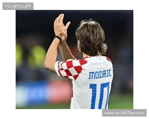 终场哨响,克罗地亚老将莫德里奇跪地掩面,米兰平局痛失关键积分 终场哨响,克罗地亚老将莫德里奇跪地掩面,米兰平局痛失关键积分